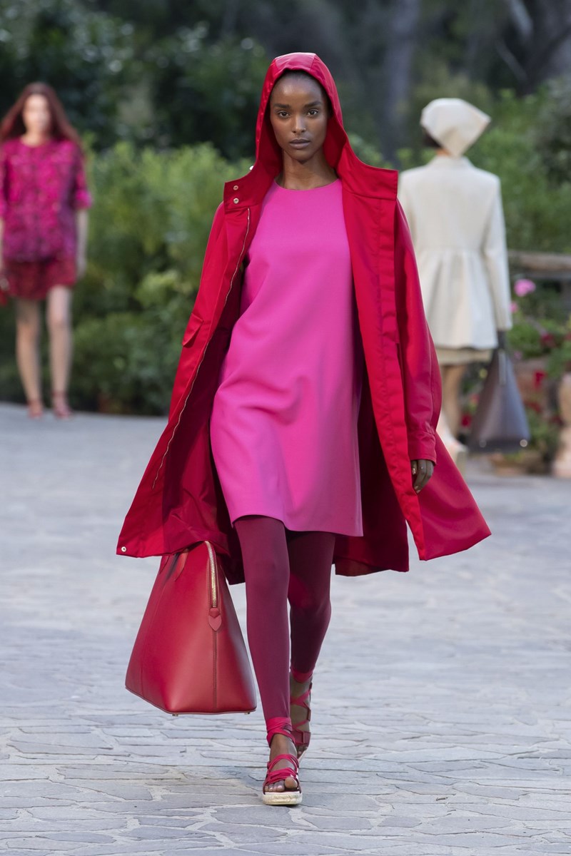 Max Mara Resort 2022: Μια υπέροχη συλλογή με φόντο την ατμοσφαιρική Ίσκια της Ιταλίας - εικόνα 14