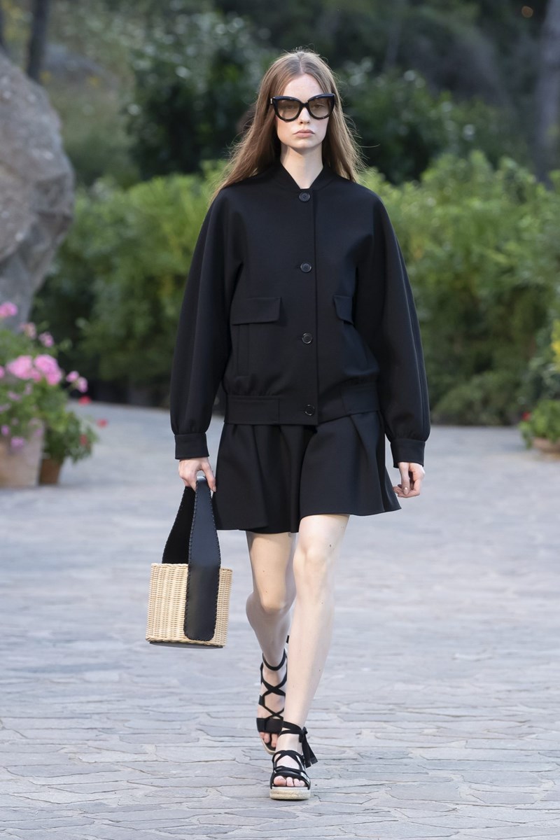 Max Mara Resort 2022: Μια υπέροχη συλλογή με φόντο την ατμοσφαιρική Ίσκια της Ιταλίας - εικόνα 9