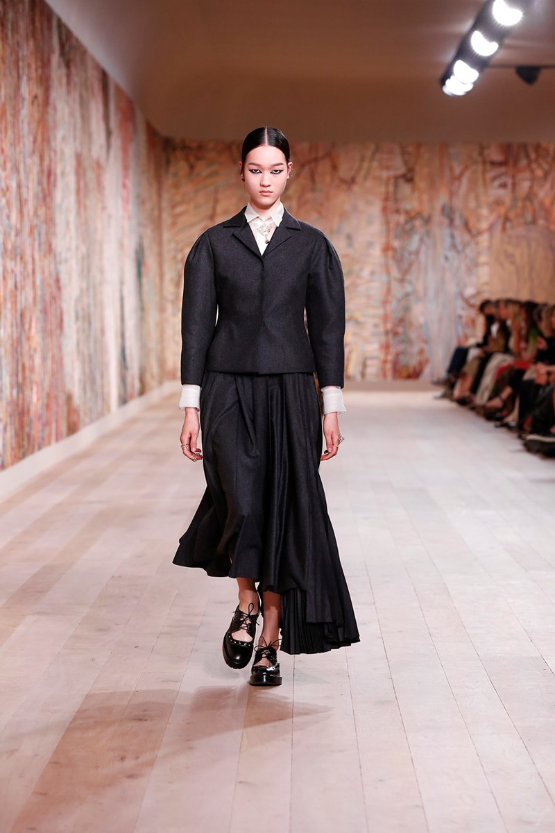 Το show Υψηλής Ραπτικής του οίκου Dior για το Φθινόπωρο/Χειμώνα 2021 - εικόνα 12