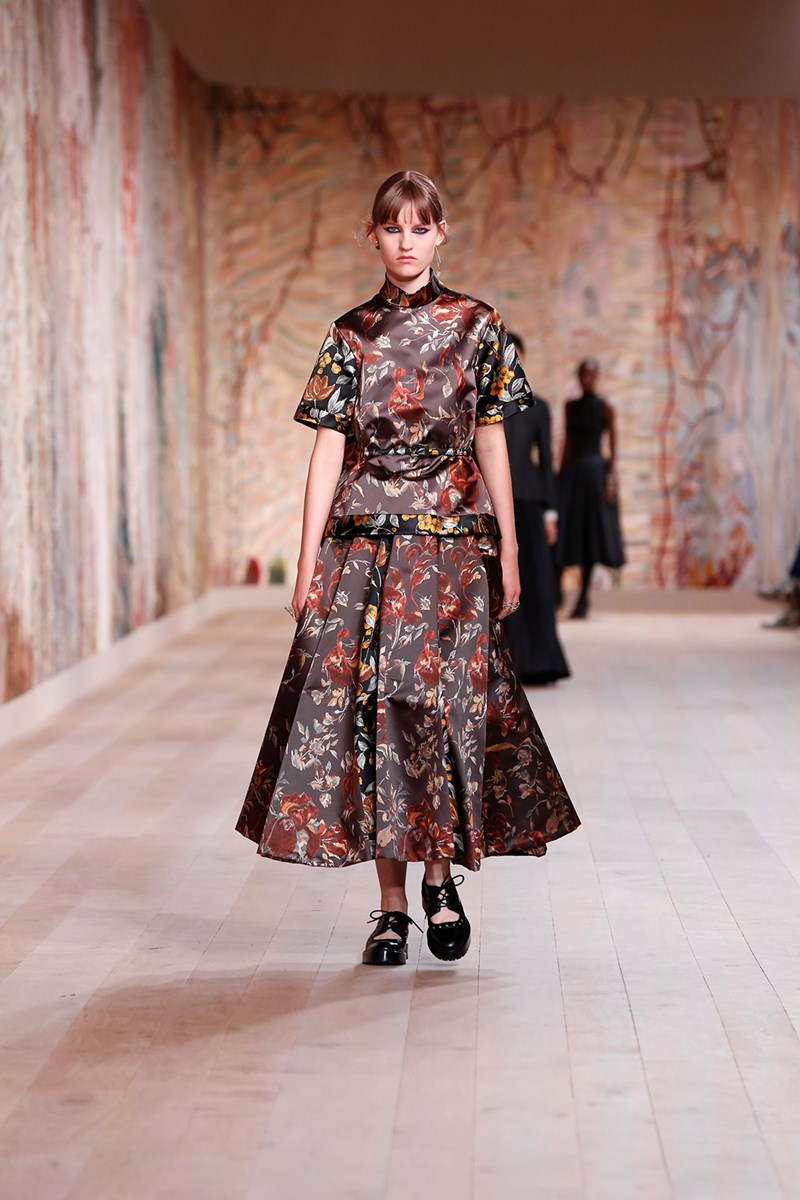 Το show Υψηλής Ραπτικής του οίκου Dior για το Φθινόπωρο/Χειμώνα 2021 - εικόνα 13