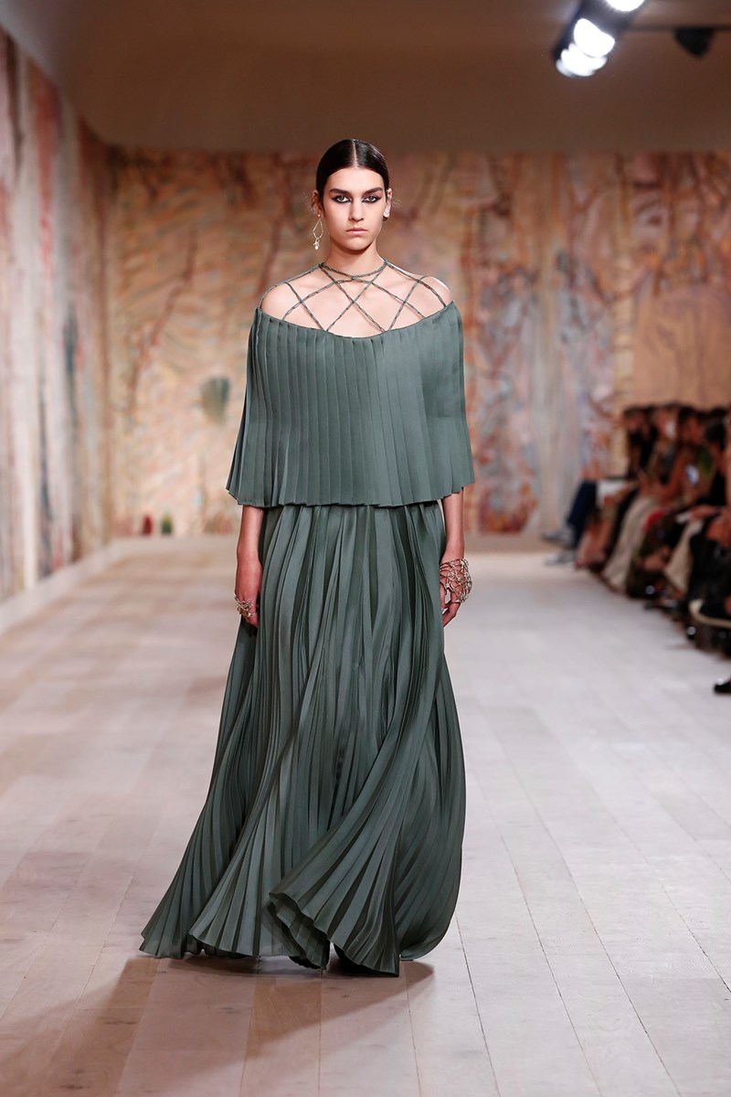 Το show Υψηλής Ραπτικής του οίκου Dior για το Φθινόπωρο/Χειμώνα 2021 - εικόνα 7