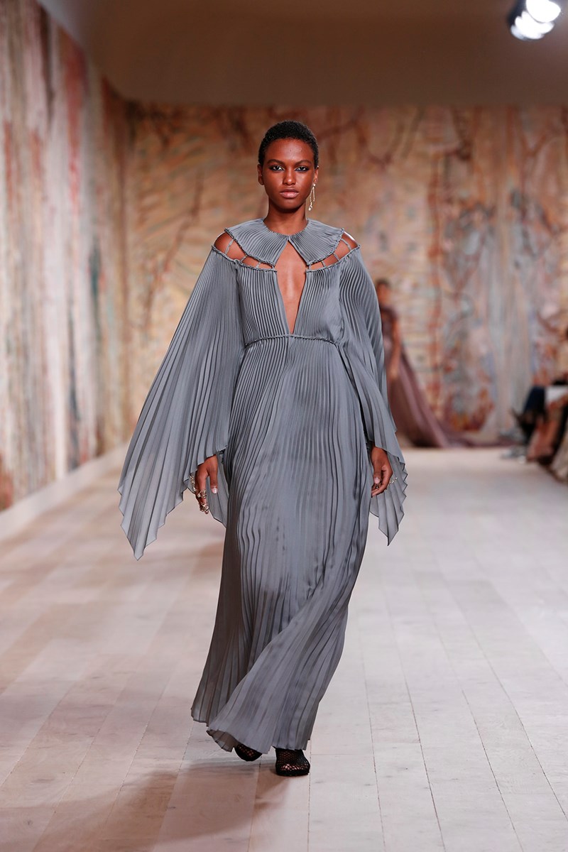 Το show Υψηλής Ραπτικής του οίκου Dior για το Φθινόπωρο/Χειμώνα 2021 - εικόνα 14