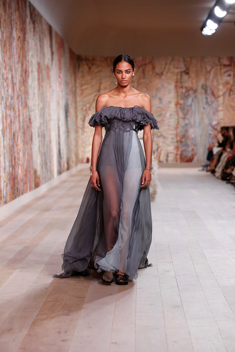 Το show Υψηλής Ραπτικής του οίκου Dior για το Φθινόπωρο/Χειμώνα 2021 - εικόνα 10
