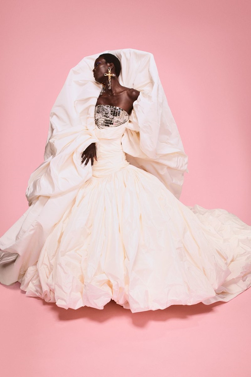 Παντρεύεσαι; Αυτά είναι τα πιο εντυπωσιακά bridal looks από την Εβδομάδα Υψηλής Ραπτικής στο Παρίσι που σίγουρα θα σου χαρίσουν την έμπνευση που ψάχνεις - εικόνα 13