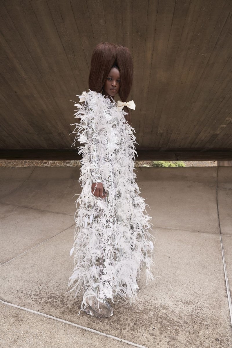 Παντρεύεσαι; Αυτά είναι τα πιο εντυπωσιακά bridal looks από την Εβδομάδα Υψηλής Ραπτικής στο Παρίσι που σίγουρα θα σου χαρίσουν την έμπνευση που ψάχνεις - εικόνα 12