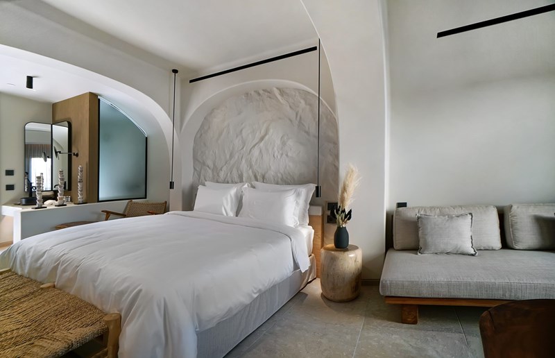 Άνοιξε τις πύλες του το πολυτελές Radisson Blu Zaffron Resort στη Σαντορίνη - εικόνα 1