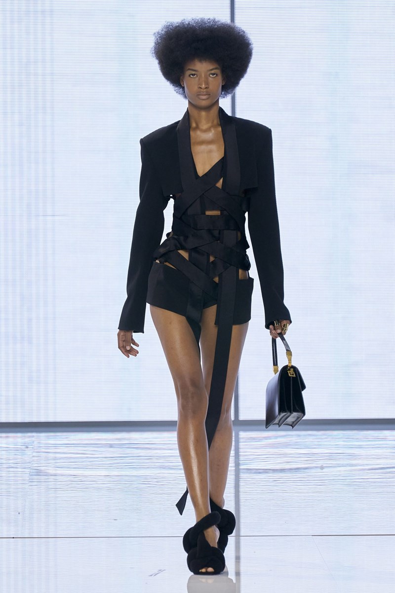 Balmain Spring/Summer 2022: Η επετειακή συλλογή του οίκου έμοιαζε με την πιο glam μουσική συναυλία - εικόνα 5