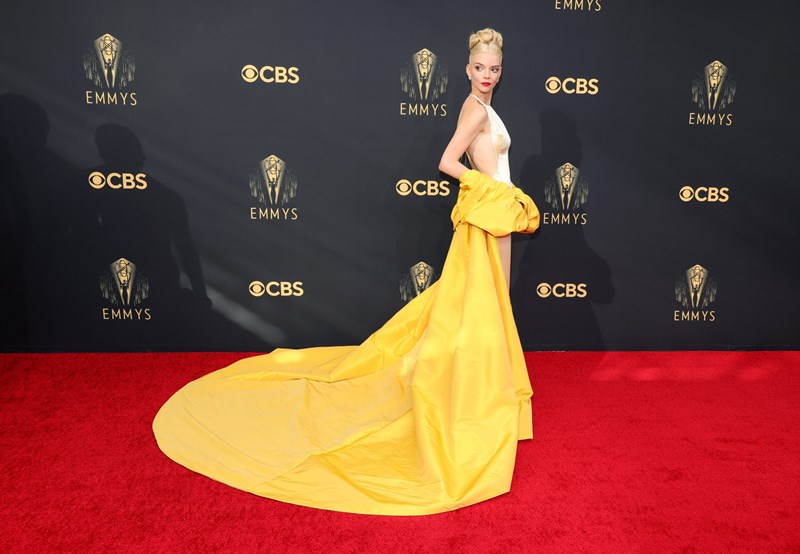 Emmys 2021: Τα ωραιότερα looks στο red carpet - εικόνα 5