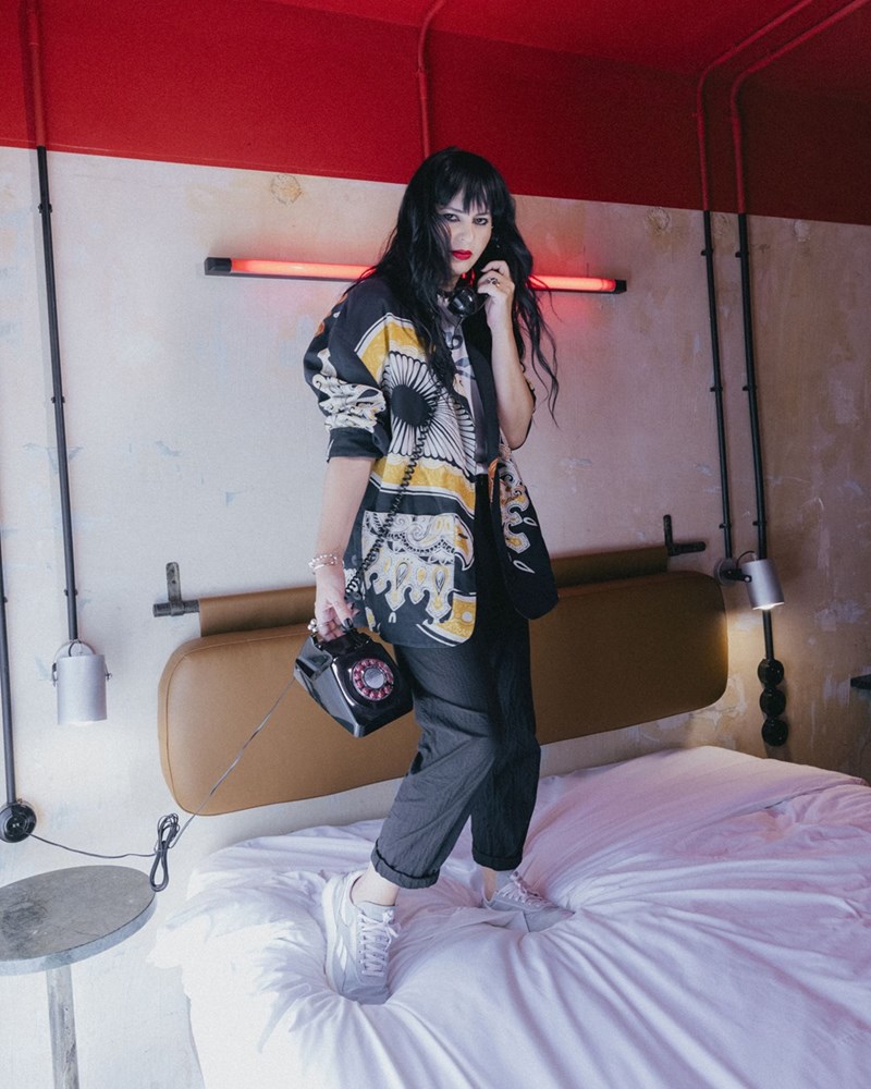 Genevieve Majari: Τα στοιχεία που χτίζουν το legacy της εκρηκτικής «Ζεν» αλλά και τα styling tips που ακολουθεί πιστά - εικόνα 4