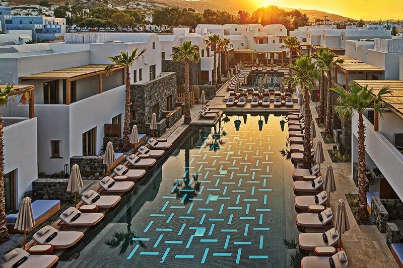 Άνοιξε τις πύλες του το πολυτελές Radisson Blu Zaffron Resort στη Σαντορίνη - εικόνα 5