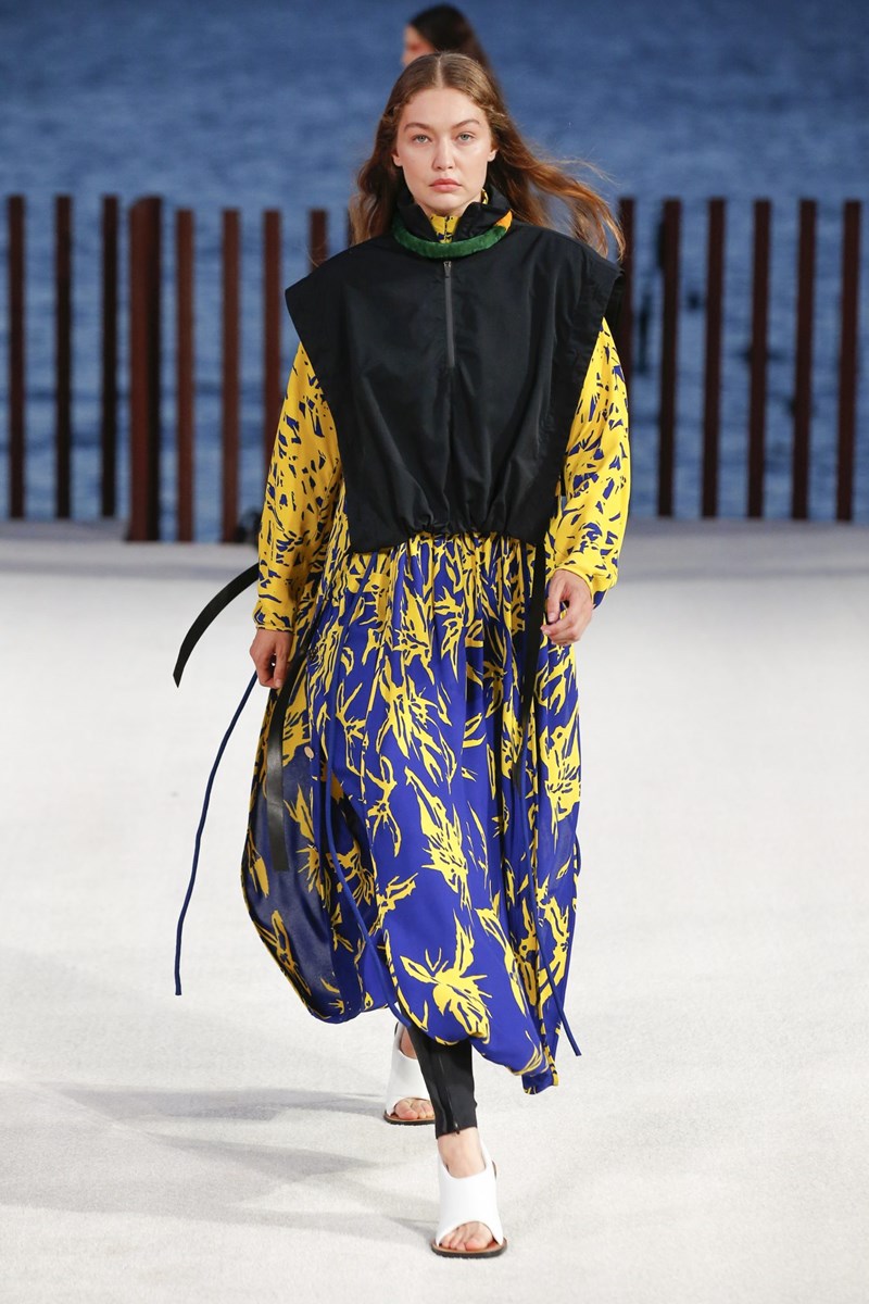 NYFW: Η Gigi Hadid είχε την αμέριστη προσοχή μας (κι όχι άδικα!) - εικόνα 1