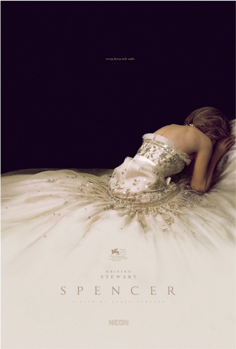 Spencer: Το εντυπωσιακό φόρεμα της Kristen Stewart στο επίσημο poster της ταινίας φέρει την υπογραφή του οίκου Chanel - εικόνα 1