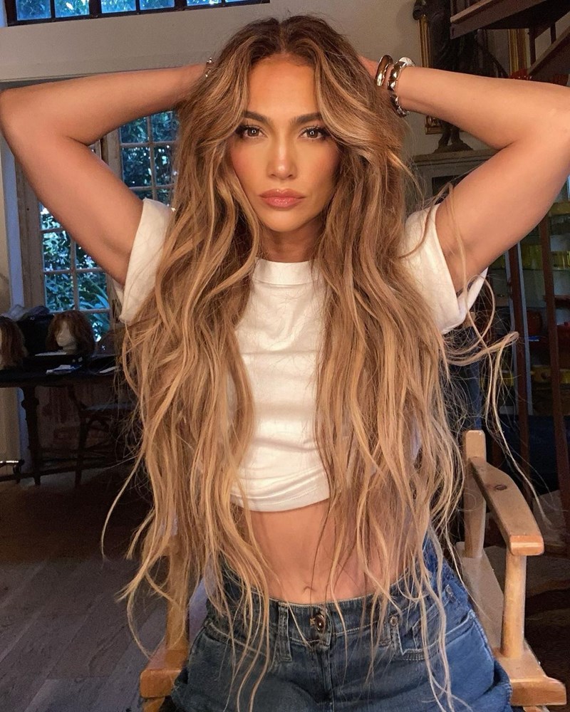 Long Hair, Don't Care: Φέτος η σεζόν μας "καλεί" να αφήσουμε τα μαλλιά μας πιο μακριά από ποτέ. Το ίδιο και αυτές οι 8 celebrities - εικόνα 2