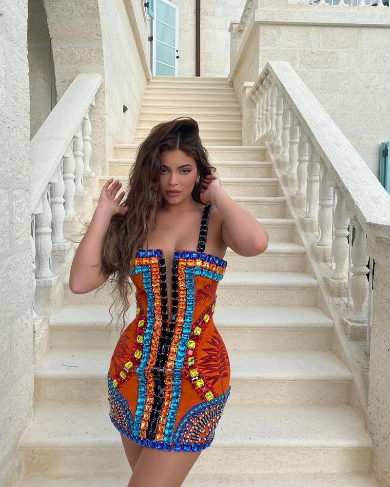 Long Hair, Don't Care: Φέτος η σεζόν μας "καλεί" να αφήσουμε τα μαλλιά μας πιο μακριά από ποτέ. Το ίδιο και αυτές οι 8 celebrities - εικόνα 1