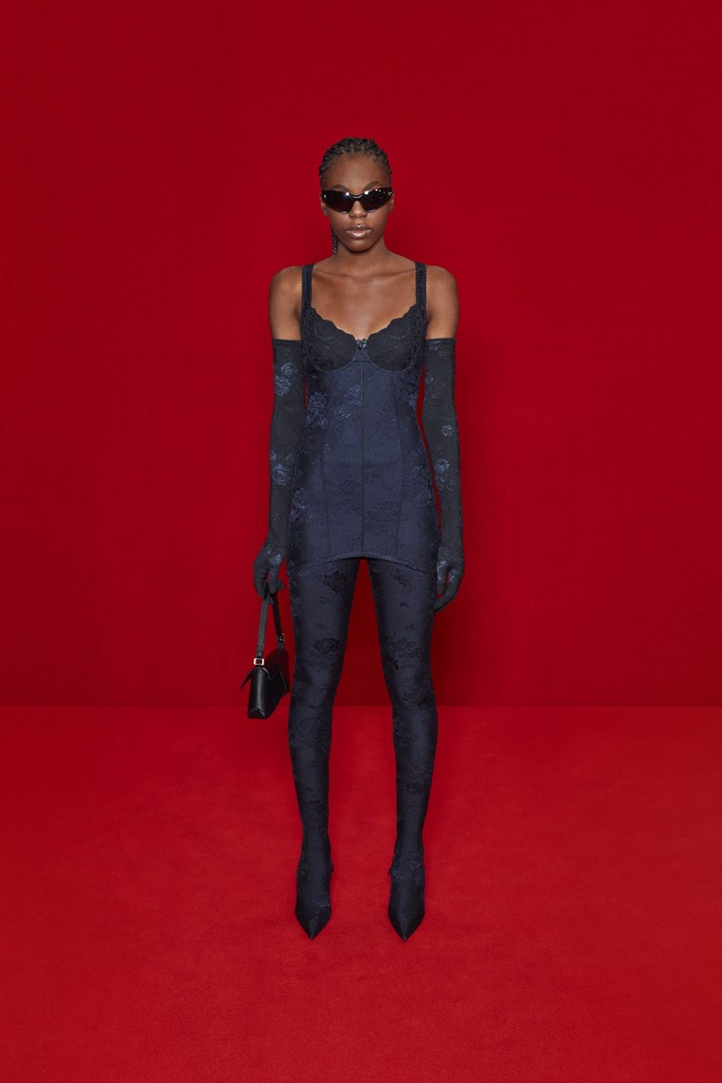 Ο οίκος Balenciaga διοργάνωσε ένα red carpet-υπερθέαμα και έντυσε τους Simpsons με τις δημιουργίες του - εικόνα 4