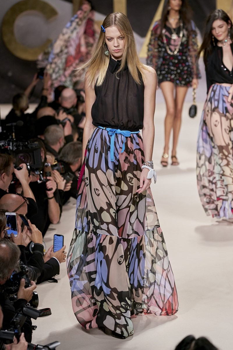 Chanel SS22: Η λάμψη των 80s επιστρέφει στην πασαρέλα του σήμερα - εικόνα 4