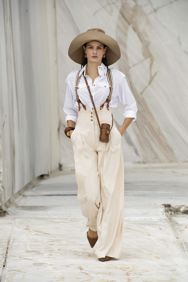 Elisabetta Franchi Spring-Summer 2022: Η νέα συλλογή του οίκου έρχεται να απελευθερώσει την γυναίκα - εικόνα 6