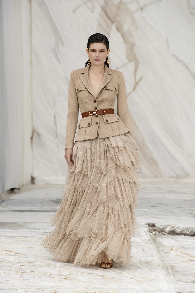 Elisabetta Franchi Spring-Summer 2022: Η νέα συλλογή του οίκου έρχεται να απελευθερώσει την γυναίκα - εικόνα 1