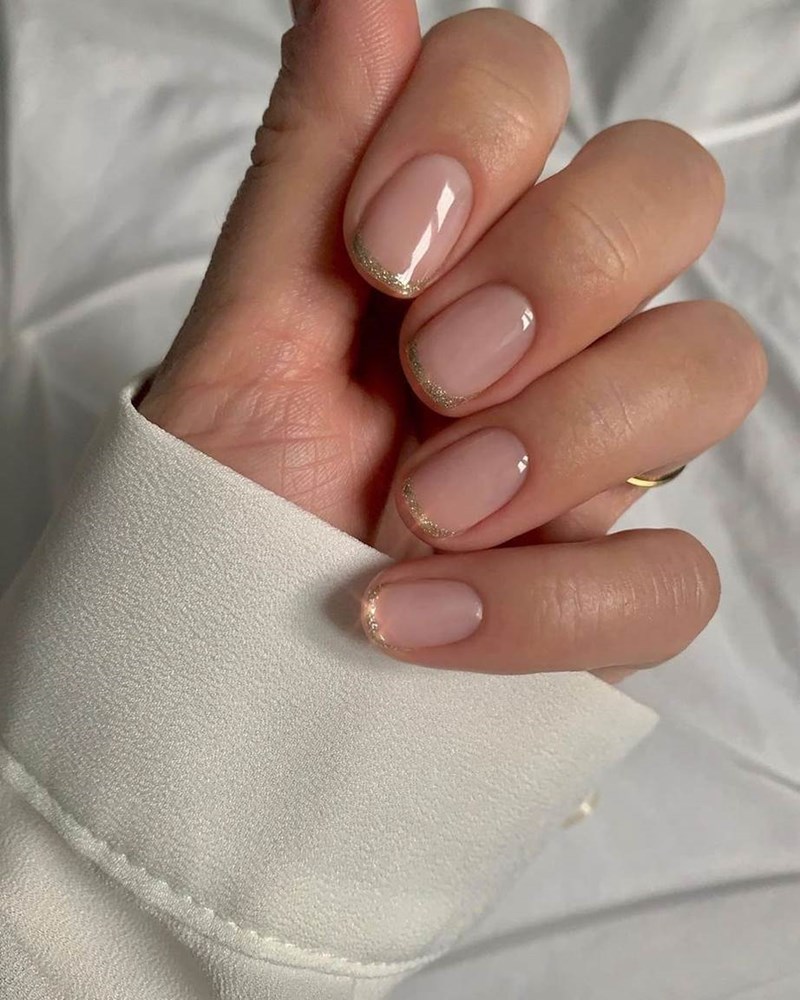 Sparkling Manicure: Λίγη λάμψη και στα άκρα δεν έβλαψε ποτέ κανέναν (ειδικά στις γιορτές) - εικόνα 1