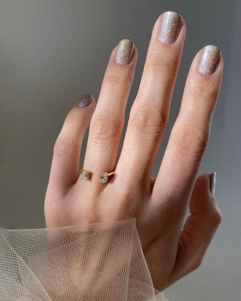 Sparkling Manicure: Λίγη λάμψη και στα άκρα δεν έβλαψε ποτέ κανέναν (ειδικά στις γιορτές) - εικόνα 4