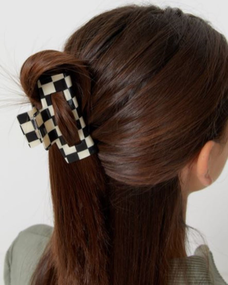 Τα hair clips που υπόσχονται να αναβαθμίσουν κάθε πιθανό χτένισμά σου - εικόνα 1