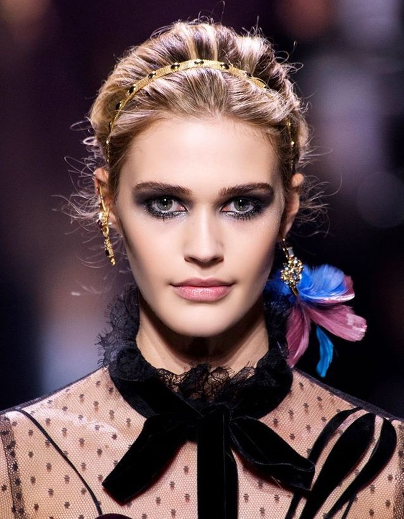 Party Season: 6 χτενίσματα που ταιριάζουν τέλεια με το little black dress σου - εικόνα 3