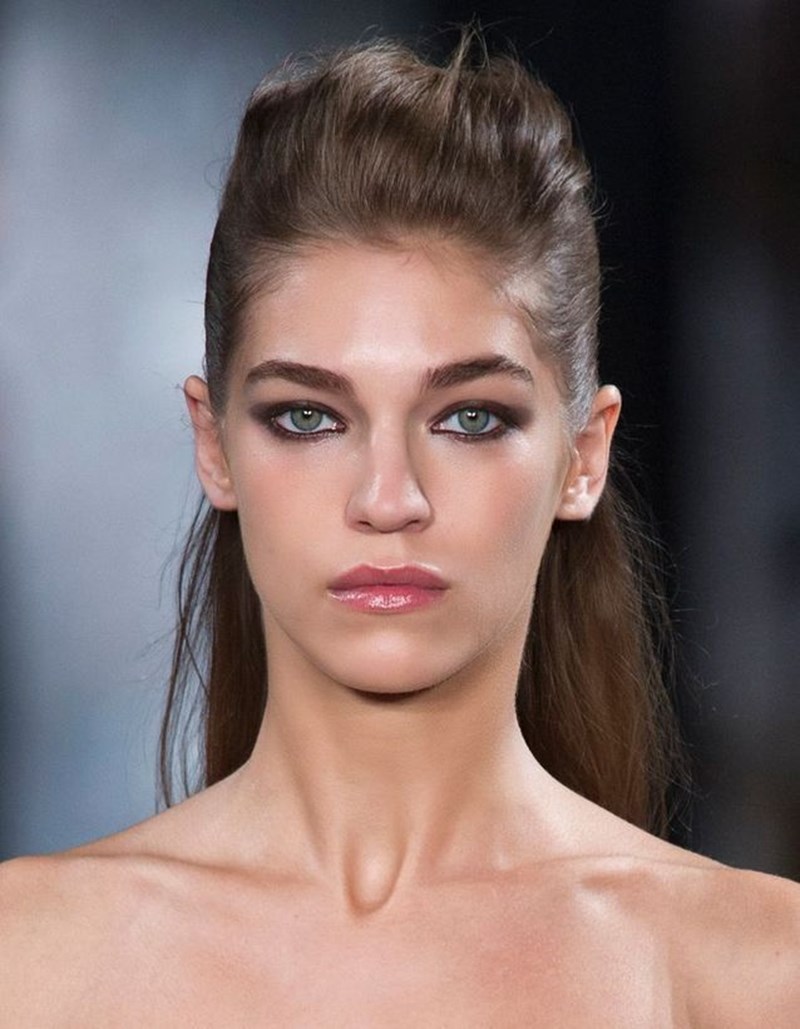 Party Season: 6 χτενίσματα που ταιριάζουν τέλεια με το little black dress σου - εικόνα 5