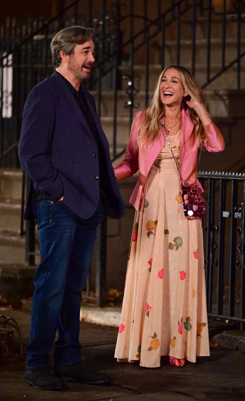 Το reboot του Sex and the City έκανε πρεμιέρα! 15 looks της Carrie Bradshaw που θα δούμε στα νέα επεισόδια - εικόνα 9