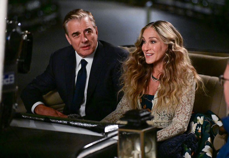 Το reboot του Sex and the City έκανε πρεμιέρα! 15 looks της Carrie Bradshaw που θα δούμε στα νέα επεισόδια - εικόνα 1