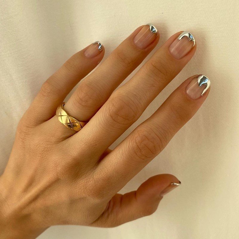 Metallic Nails: Το μανικιούρ μας στην πιο stylish εκδοχή - εικόνα 4