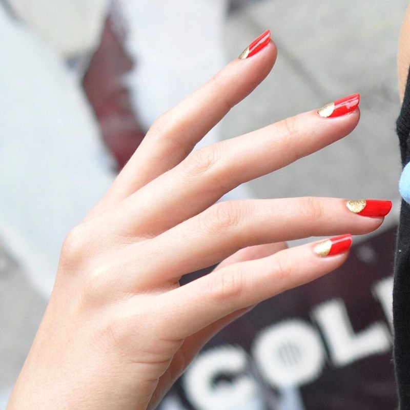 red nails