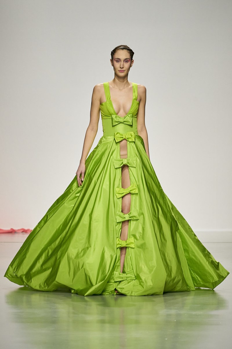 Η Couture SS22 συλλογή με την υπογραφή της Celia Kritharioti ήταν μια ωδή στην αισιοδοξία - εικόνα 10