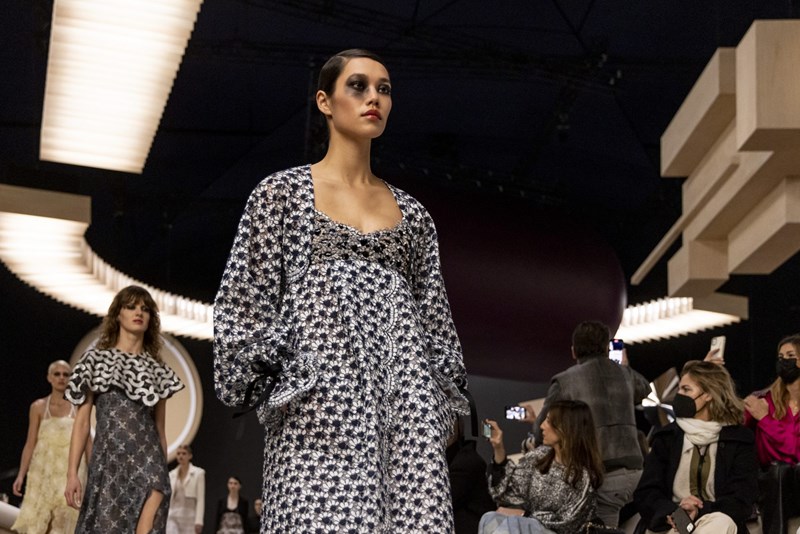 Chanel Couture SS22: Μια συλλογή υψηλής ραπτικής που τιμά την "αιθέρια ελαφρότητα" - εικόνα 14