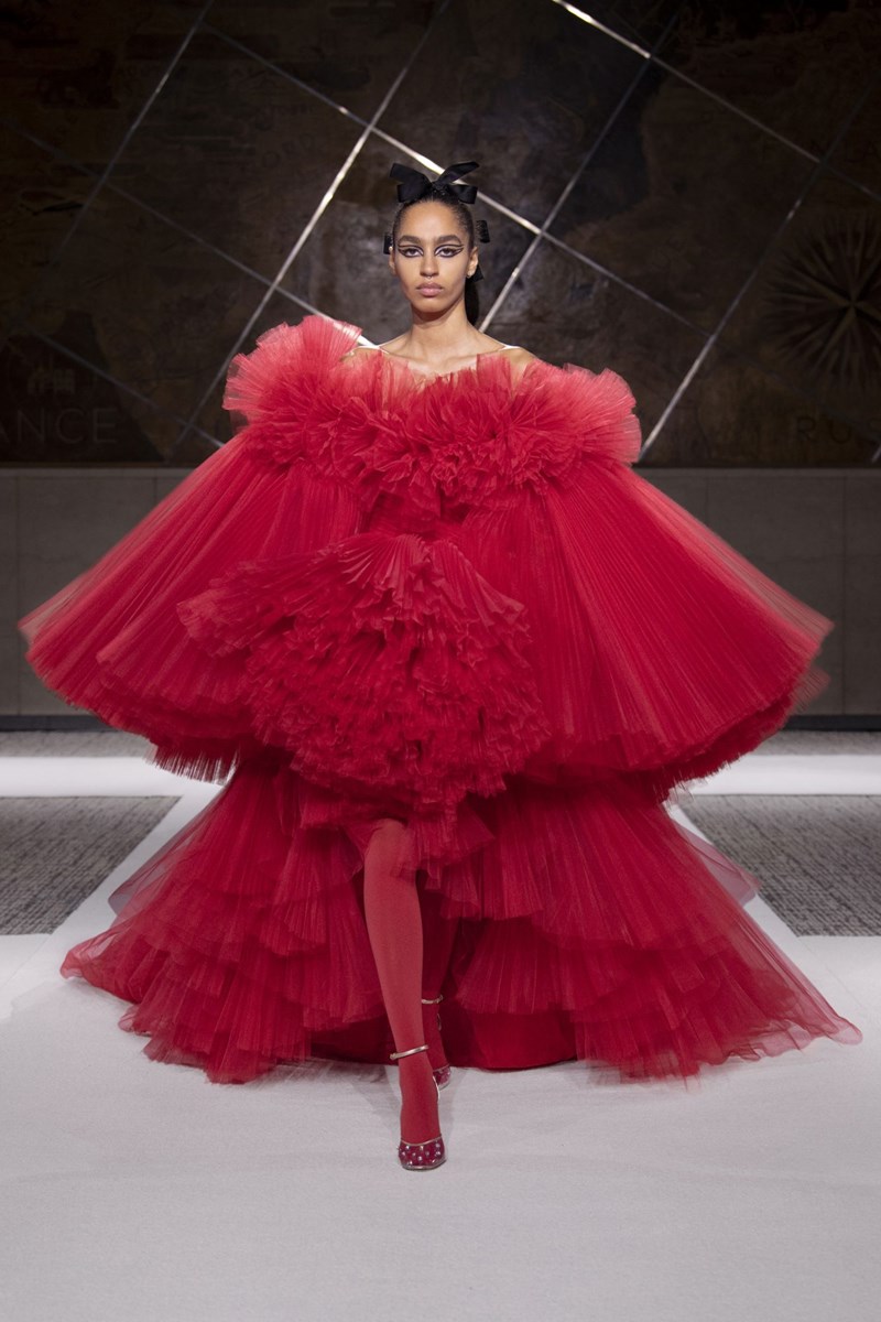 Valli Experience: O Giambattista Valli παρουσίασε δύο συλλογές σε μία - εικόνα 1