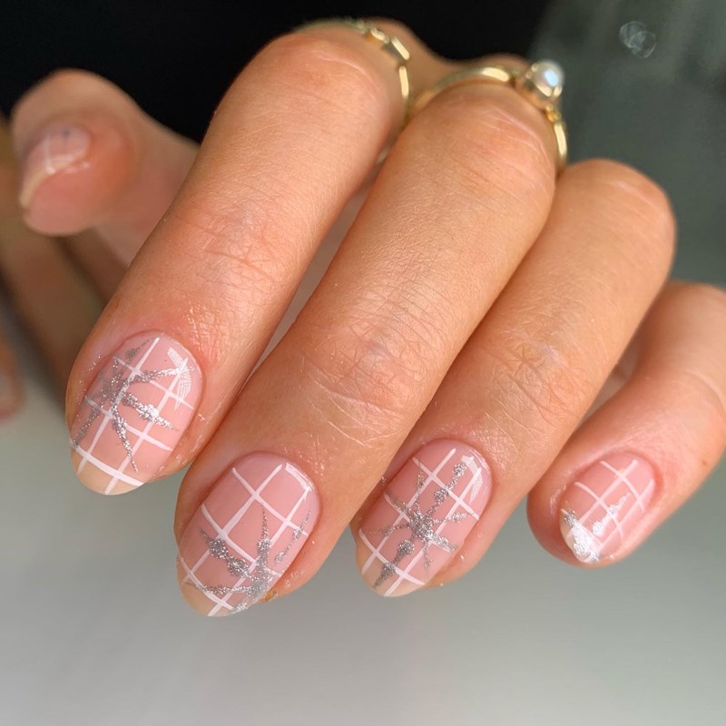 nails