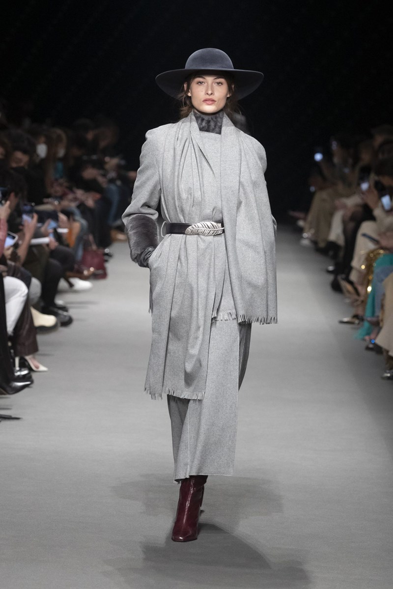 Η Alberta Ferretti πιστεύει πως οι γυναίκες έχουν ανάγκη να ονειρευτούν ξανά - εικόνα 9