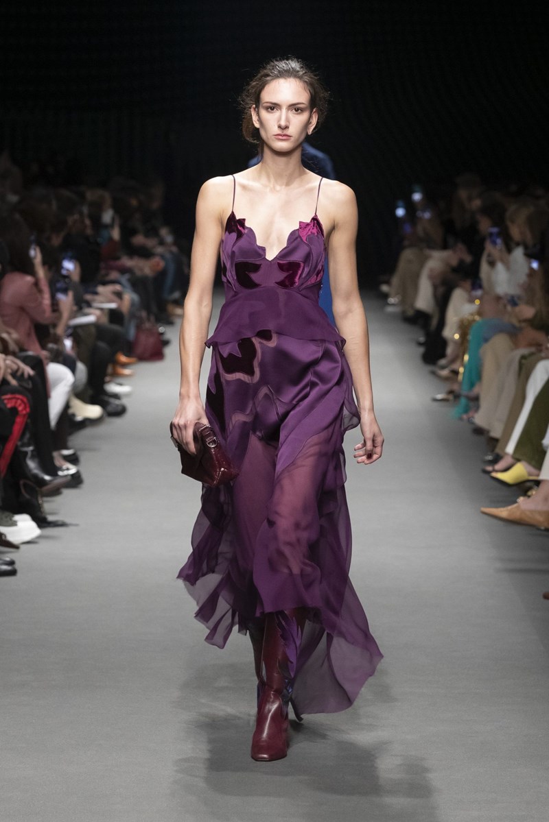 Η Alberta Ferretti πιστεύει πως οι γυναίκες έχουν ανάγκη να ονειρευτούν ξανά - εικόνα 6