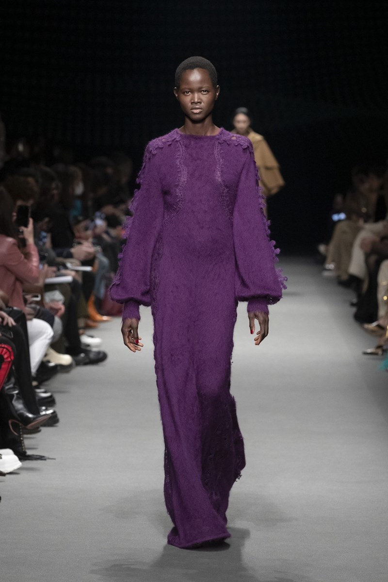 Η Alberta Ferretti πιστεύει πως οι γυναίκες έχουν ανάγκη να ονειρευτούν ξανά - εικόνα 10