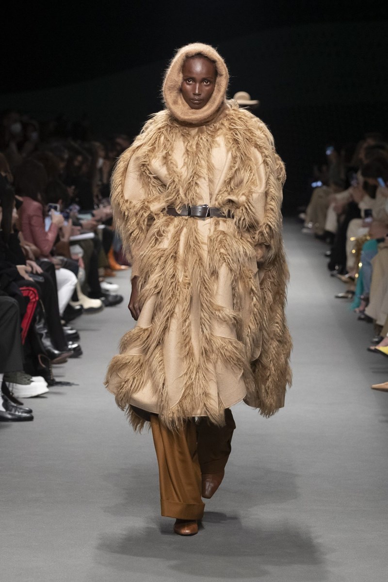 Η Alberta Ferretti πιστεύει πως οι γυναίκες έχουν ανάγκη να ονειρευτούν ξανά - εικόνα 21