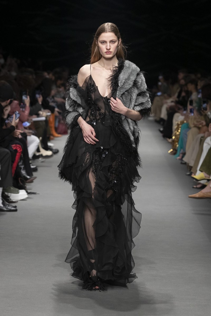 Η Alberta Ferretti πιστεύει πως οι γυναίκες έχουν ανάγκη να ονειρευτούν ξανά - εικόνα 8