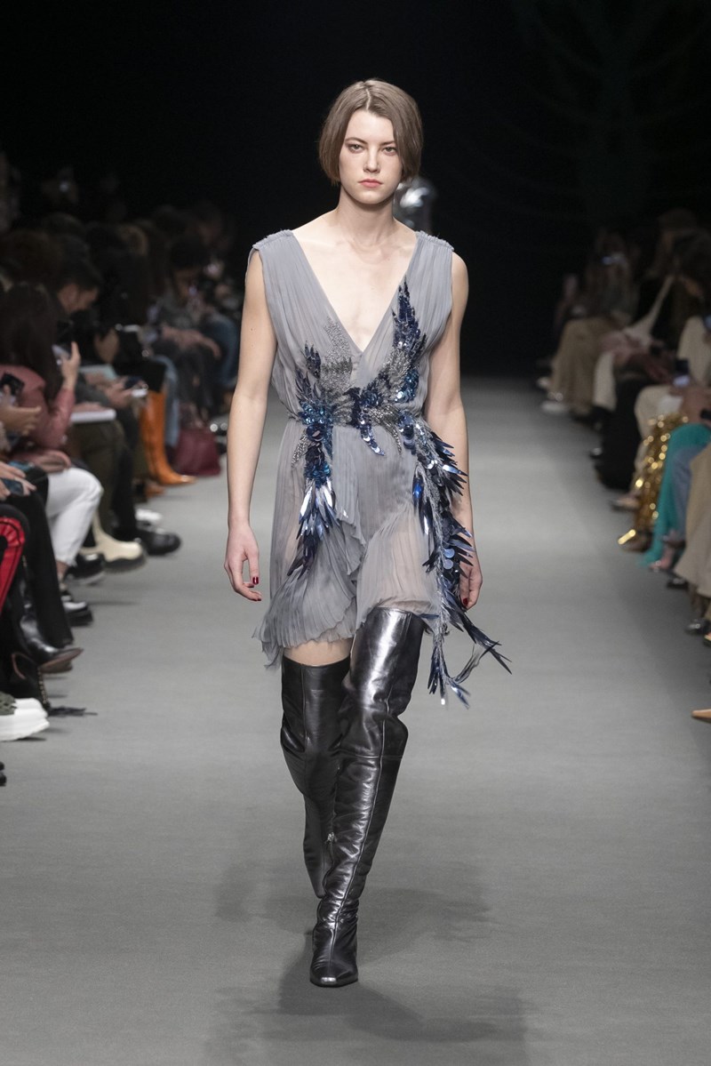 Η Alberta Ferretti πιστεύει πως οι γυναίκες έχουν ανάγκη να ονειρευτούν ξανά - εικόνα 19