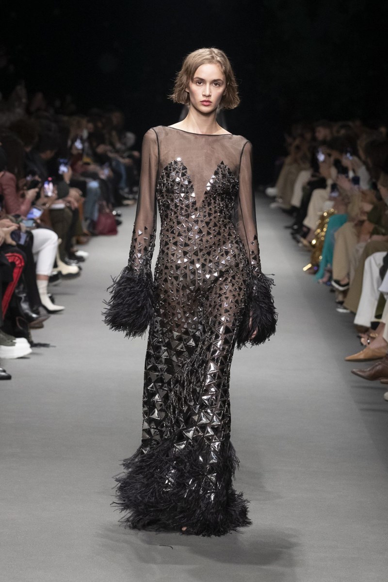 Η Alberta Ferretti πιστεύει πως οι γυναίκες έχουν ανάγκη να ονειρευτούν ξανά - εικόνα 12