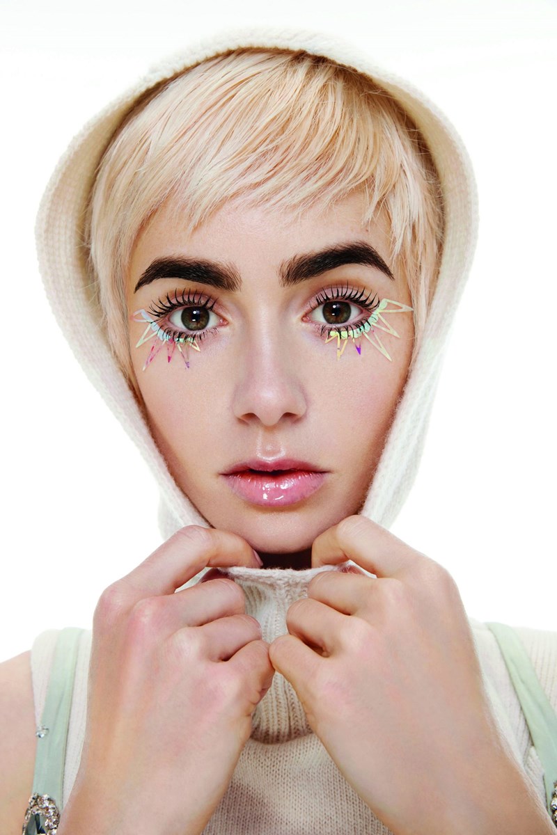 Lily Collins: Η ζωή στα χέρια της - εικόνα 3