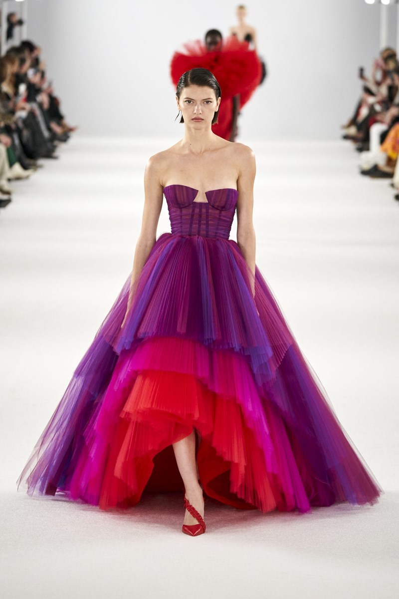 Η νέα συλλογή του οίκου Carolina Herrera για το Φθινόπωρο του 2022 ήταν ένας φόρος τιμής στην Mrs. Herrera - εικόνα 3