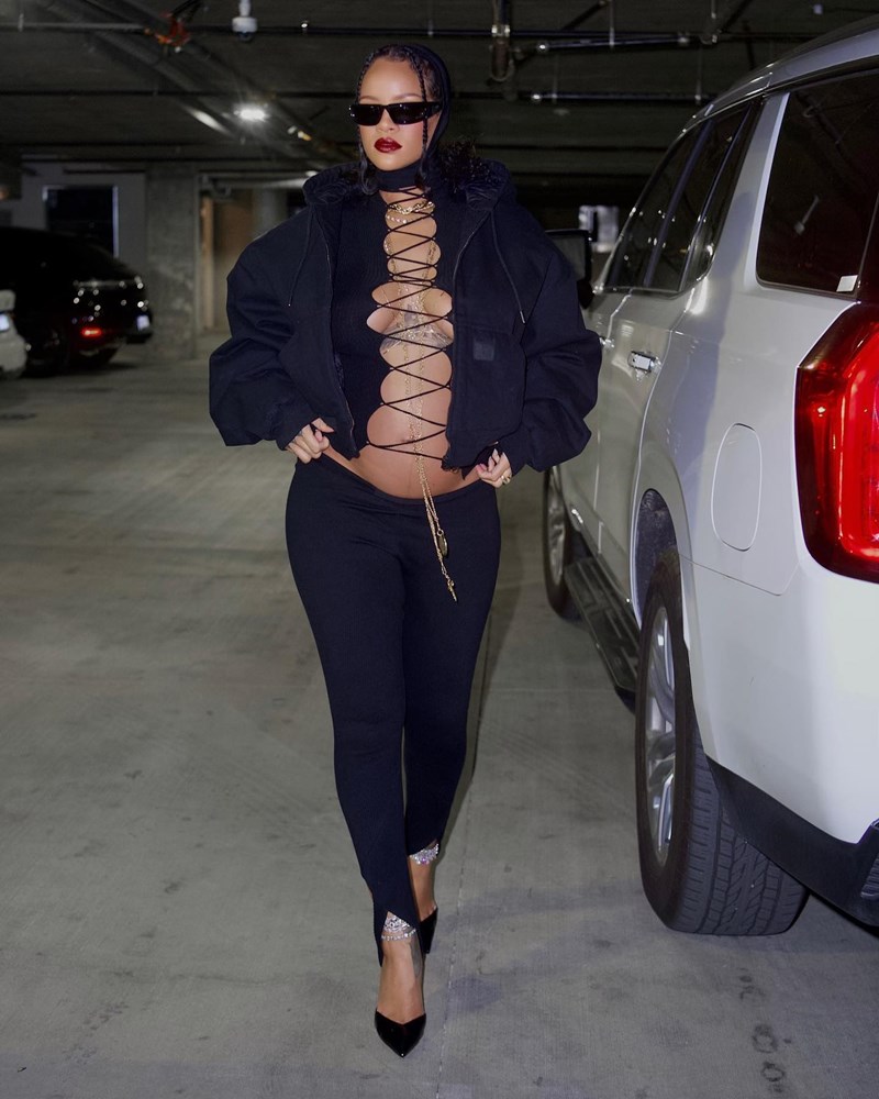 Get The Look: Το κομμάτι-κλειδί για να αντιγράψεις με απόλυτη επιτυχία το νέο, super sexy, pregnacy look της Rihanna - εικόνα 1