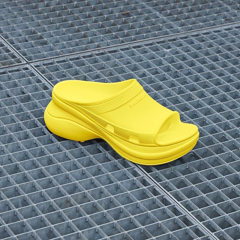 Ο οίκος Balenciaga και τα Crocs συνεργάζονται ξανά. Ποια η γνώμη σου για αυτή την νέα προσπάθεια; - εικόνα 2