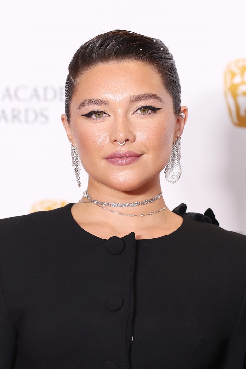 BAFTA 2022: Τα  beauty looks που ξεχώρισαν στη λαμπερή διοργάνωση - εικόνα 5