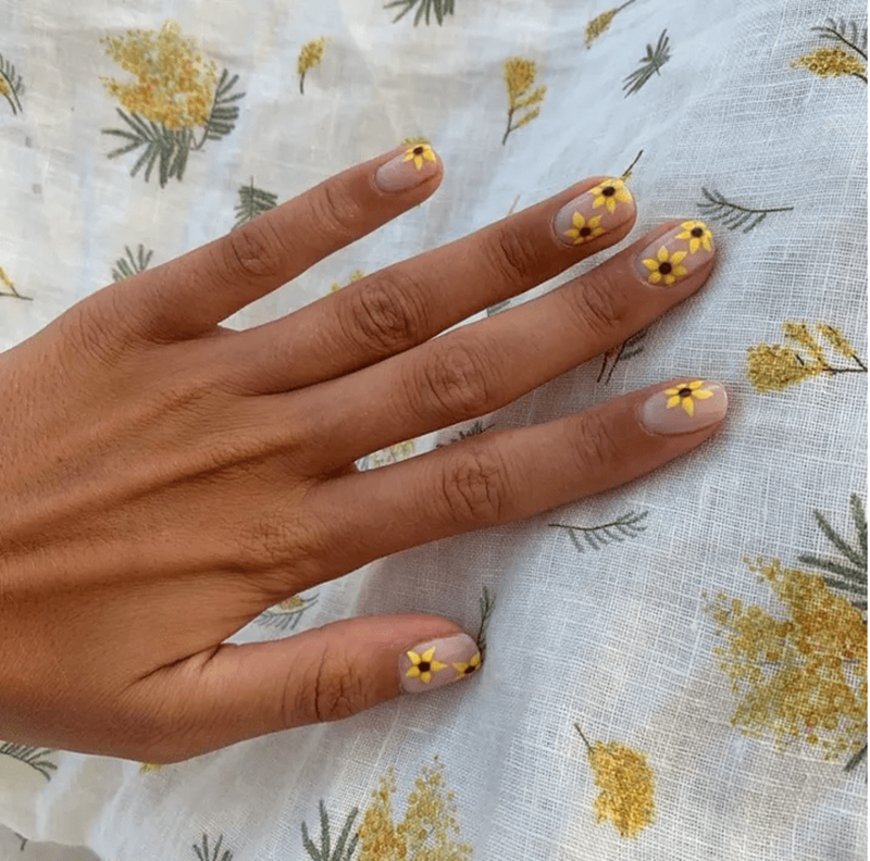 Βρήκαμε τα πιο chic floral μανικιούρ της άνοιξης - εικόνα 6