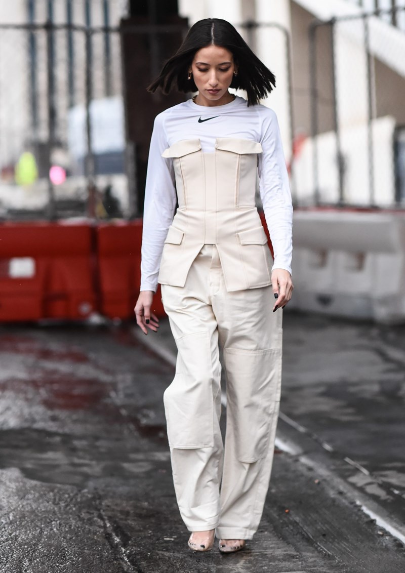 Όλες οι influencer φορούν κορσέδες. 20 look που θα σε πείσουν να ενδώσεις στο trend με τη vintage διάθεση - εικόνα 11