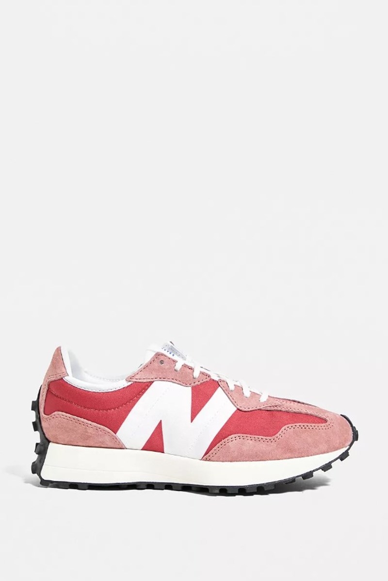 Τα αγαπημένα sneakers της Jennifer Aniston μπορούν επιτέλους να γίνουν (και!) δικά μας - εικόνα 2